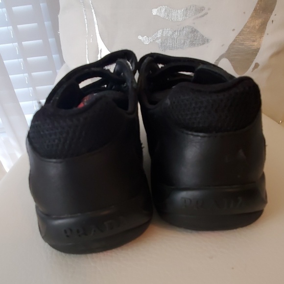 Prada - Picture 4 of 6